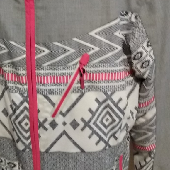 A winter jacket - Picture 2 of 3